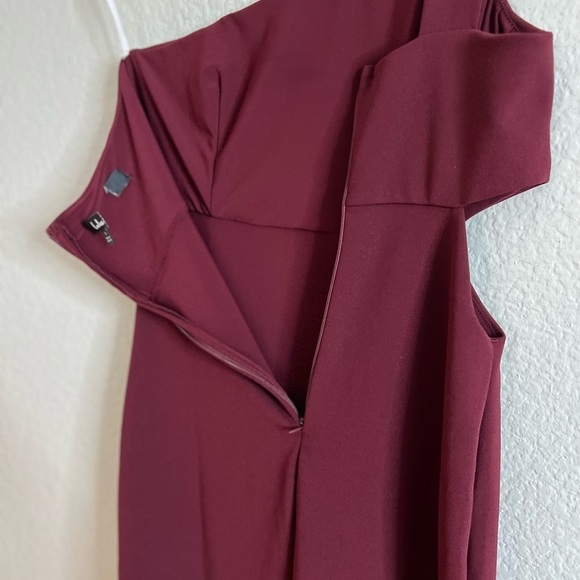 NWOT Simply Beautiful Burgundy One-Shoulder Cutout Maxi Dress - Picture 7 of 8